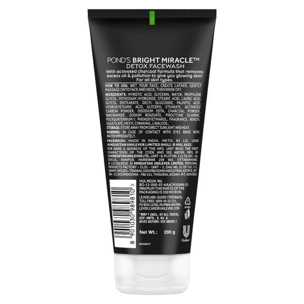 POND'S Pure Detox Face Wash 200 g, Daily Exfoliating & Brightening Cleanser, Deep Cleans Oily Skin - With Activated Charcoal for Fresh, Glowing Skin - Image 3