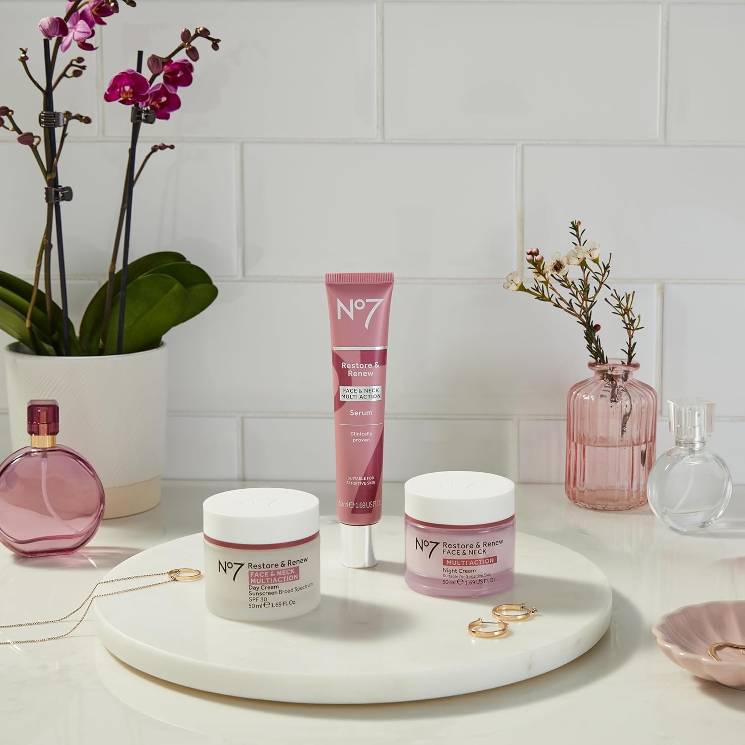 No7 Restore & Renew Multi Action Face & Neck SPF 30 Day Cream - Firming & Hydrating Face Moisturizer with Hyaluronic Acid to Help Visibly Reduce the Appearance of Wrinkles (1.69 Fl Oz) - Image 9