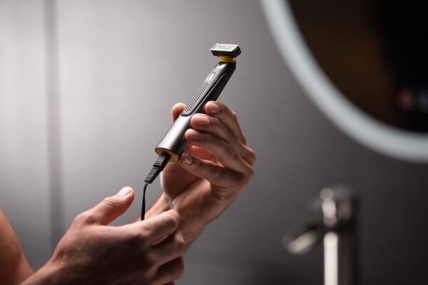 MicroTouch SOLO Titanium, Rechargeable Beard & Body Razor that Trims, Edges, Shaves, and Grooms - Image 4