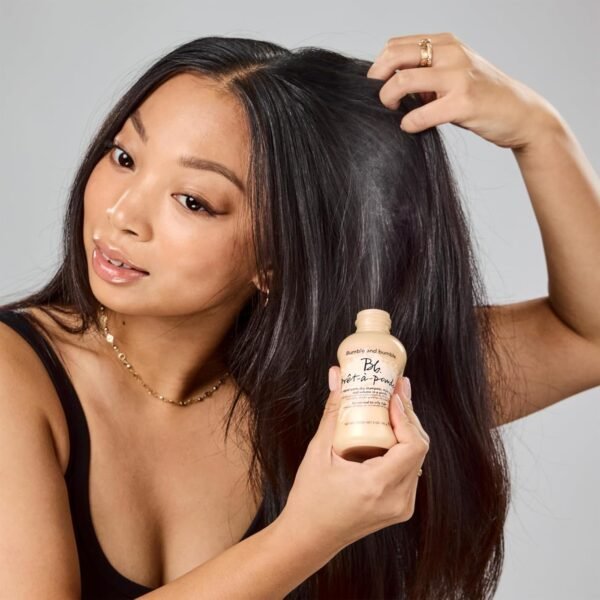 Bumble and bumble. Prêt-à-powder Dry Shampoo Powder | Adds Volume, Texture + Absorbs Oil | Non-Aerosol | Wavy + Straight - Image 7