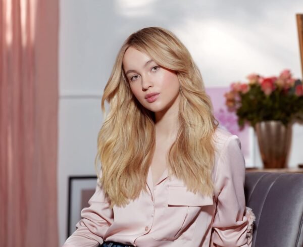 Christophe Robin Instant Volumising Mist with Rose Water for Thin, Fine, and Flat Hair 5 fl. oz - Image 6