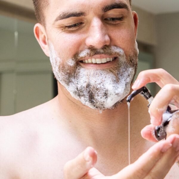 Every Man Jack Mens Sandalwood Grooming Set - Five Full-Sized Essentials: Wash, Lotion, Hydrating Oil, Butter, and Comb - Image 7