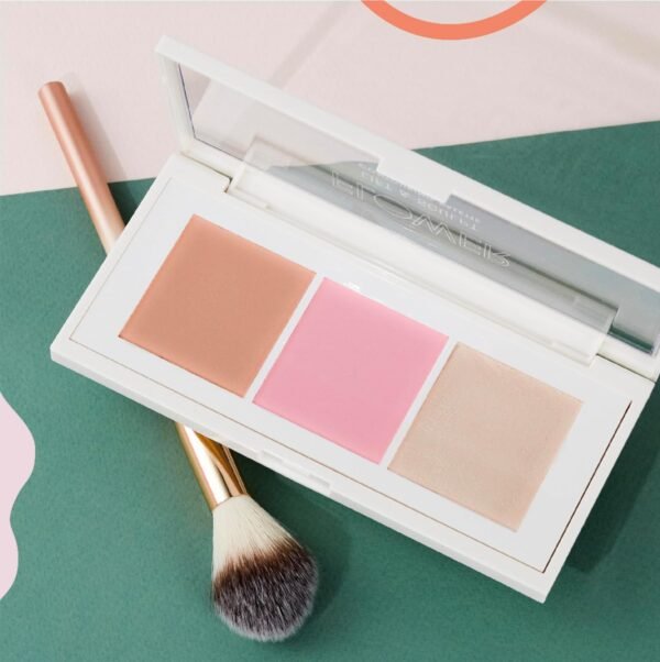 FLOWER BEAUTY By Drew Barrymore Lift & Sculpt Contouring Palette - Contour + Blush + Highlight - Creamy + Blendable Powder (Light to Medium) - Image 4