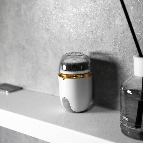 Waterproof Electric Face Brush with IPX5 Rating for Deep Cleansing and Exfoliation - Image 3