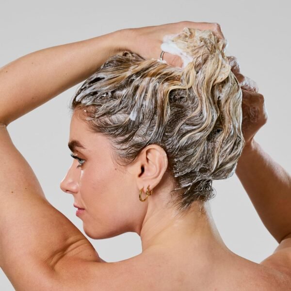 Bumble and bumble. Hairdresser's Invisible Oil Hydrating Shampoo | Hydrating, Anti Frizz, Softening, Color Safe | Curly, Wavy, Straight | With Argan Oil, Coconut Oil + Grapeseed Oil - Image 5