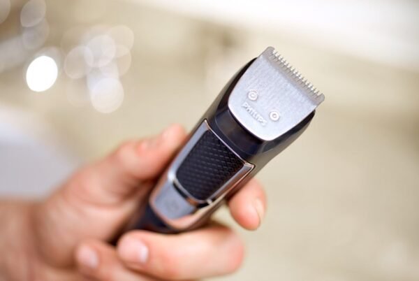 Philips Norelco Multigroom All-in-One Trimmer Series 3000 with 13 pieces - No Blade Oil Needed, MG3750/50 - Image 9