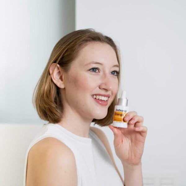 Babaria Vitamin C Face Serum - Helps Improve Elasticity and Flexibility - Reduces Appearance of Dark Spots - Protects Against Airborne Pollutants - Provides Glowing and Anti-Aging Effect - 1 oz - Image 4