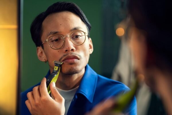 Philips OneBlade 2 Stainless Steel Replacement Blades for Face, Compatible with All OneBlade Beard Trimmers, Body Groomers, Electric Razors (Model QP220/50) - Image 9