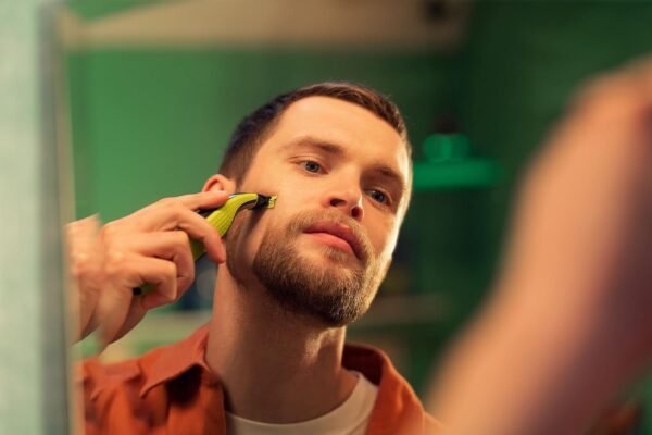 Philips OneBlade 2 Stainless Steel Replacement Blades for Face, Compatible with All OneBlade Beard Trimmers, Body Groomers, Electric Razors (Model QP220/50) - Image 7