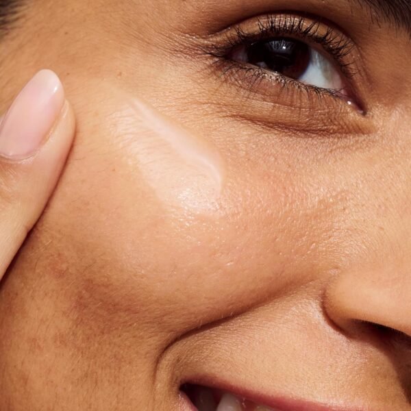 Clinique Even Better Clinical Dark Spot Clearing Serum With Vitamin C | Brightening + Soothing - Image 7