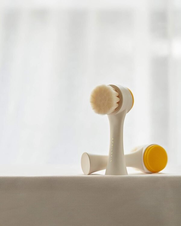 APRILSKIN Dual Cleansing Pore Brush - Image 4