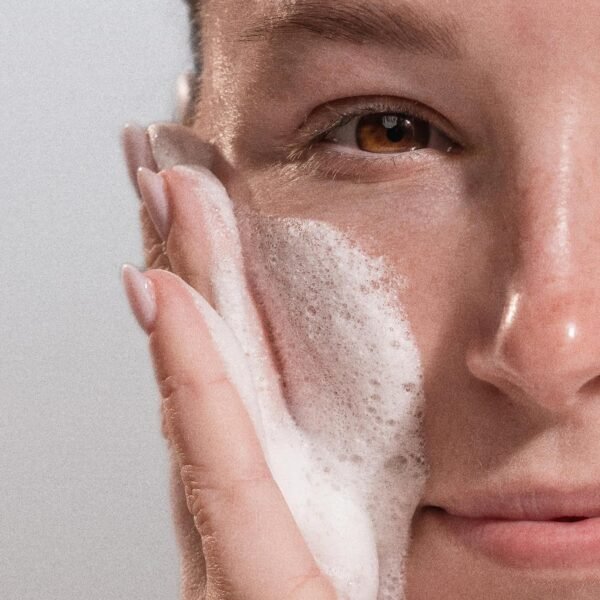 Dermalogica Daily Microfoliant, Face Exfoliator Scrub Powder with Salicylic Acid and Papaya Enzyme, Achieve Brighter, Smoother Skin Daily - Image 4
