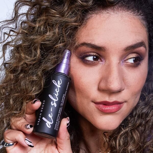 Urban Decay De-Slick Mattifying Makeup Setting Spray for Face, Waterproof, Smudge-proof, Oil & Shine Control, for Oily Combination Skin, Oil-free, Vegan, Cruelty-free - Image 4